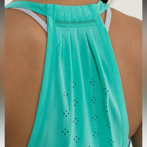 Lululemon In A Flash Singlet - Picture 7 of 9